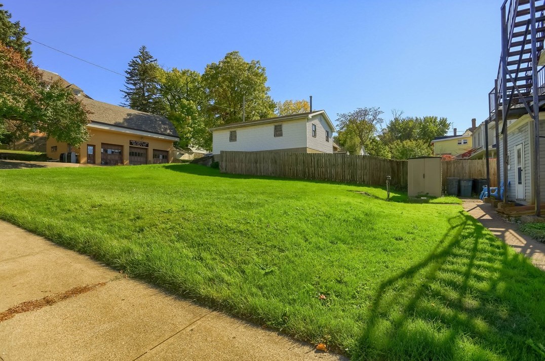 490 Allison Ave, Washington PA  15301-4215 exterior