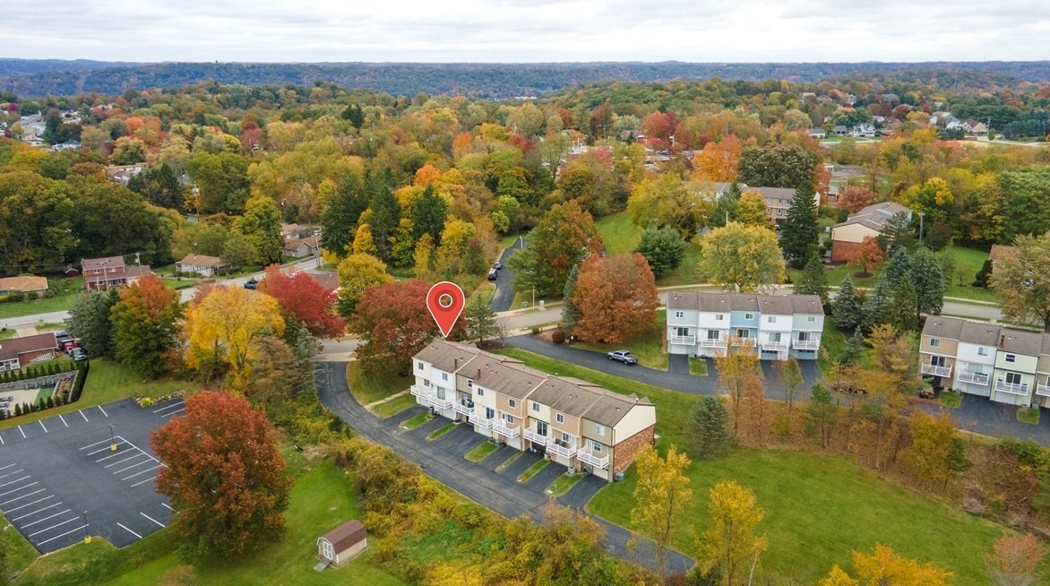 1101 Bonnie Brae Dr, Moon Twp PA 15108-3858 exterior