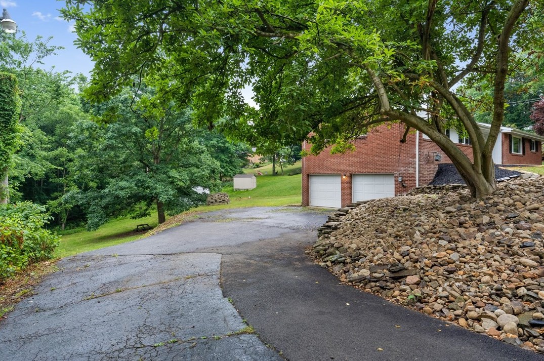 75 Woodside Dr, Washington PA  15301-3064 exterior