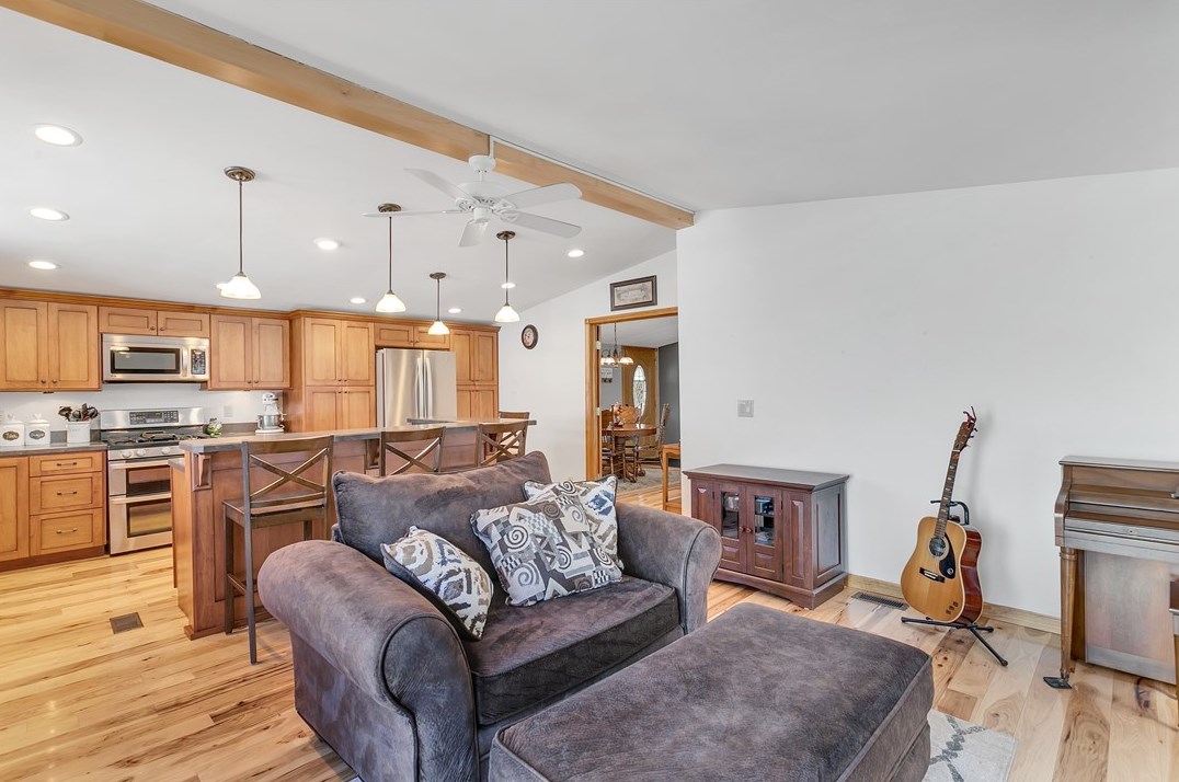 125 2nd Ave, Ellwood City PA  16117-4709 exterior