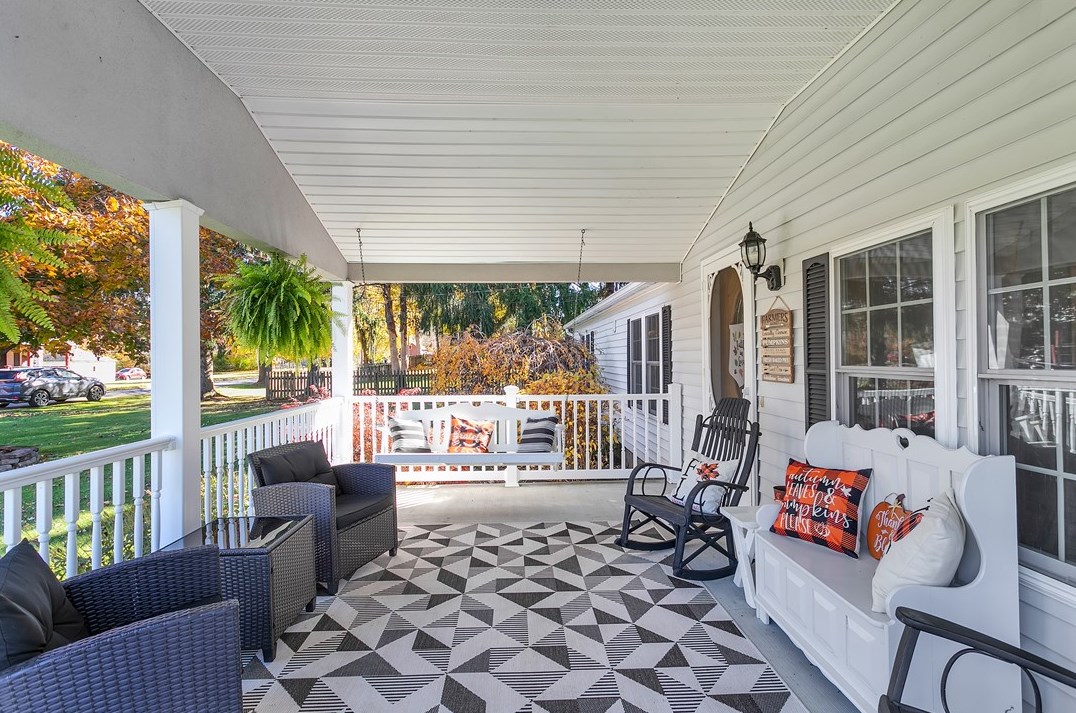 125 2nd Ave, Ellwood City PA  16117-4709 exterior