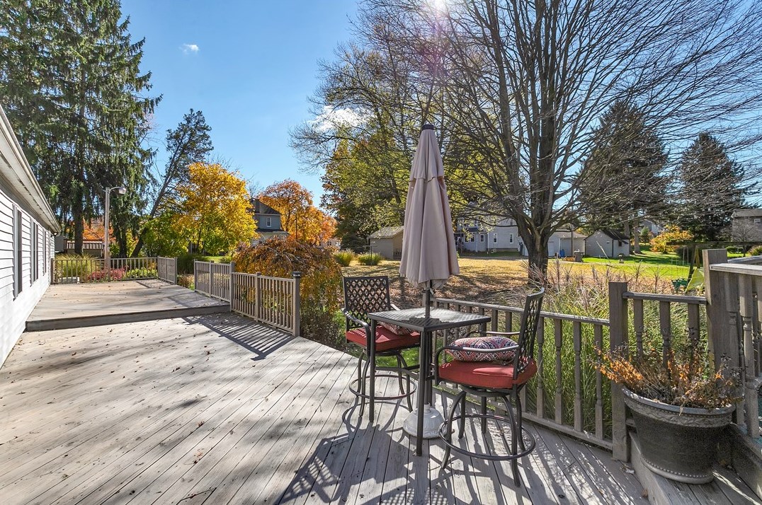 125 2nd Ave, Ellwood City PA  16117-4709 exterior