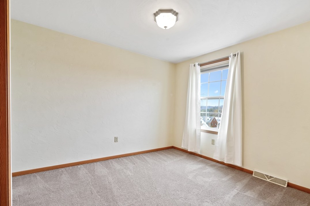 911 2nd St, Jeannette PA  15644-1406 exterior