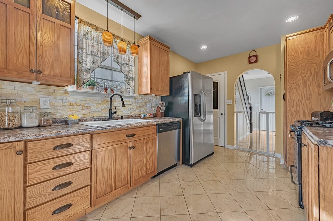 206 7th St, Youngwood PA  15697-1266 exterior