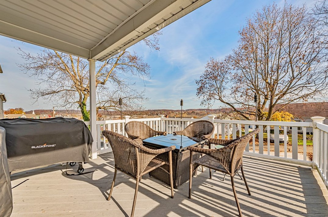 206 7th St, Youngwood PA  15697-1266 exterior