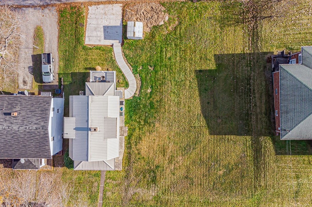 206 7th St, Youngwood PA  15697-1266 exterior