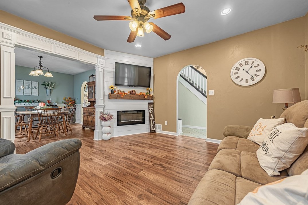 206 7th St, Youngwood PA  15697-1266 exterior