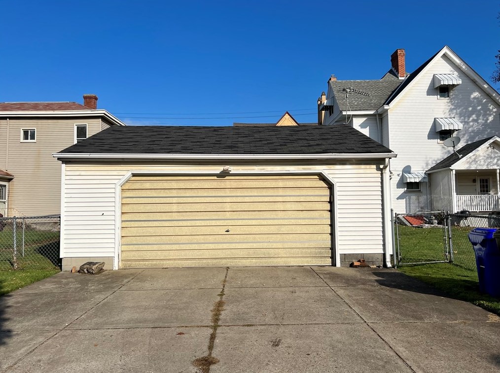 818 Indiana Ave, Monaca PA 15061-2122 exterior