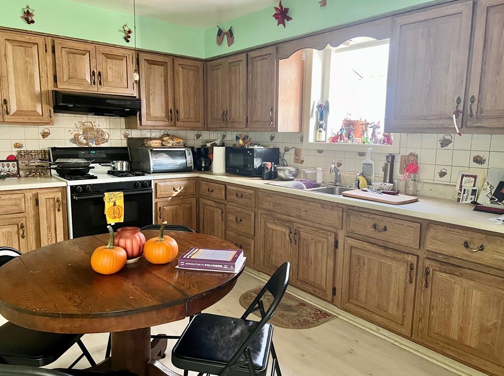 818 Indiana Ave, Monaca PA 15061-2122 exterior