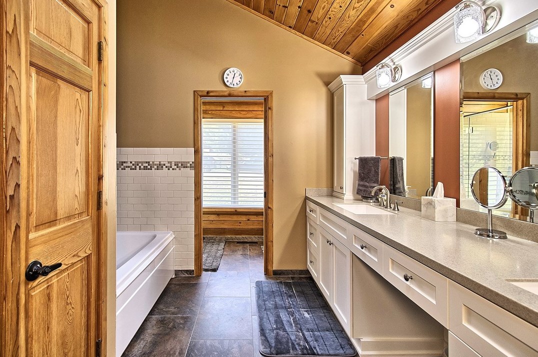 304 Churchill Dr, Greensburg PA  15601-1077 exterior