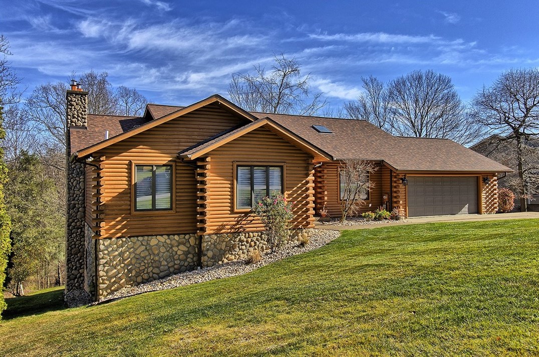 304 Churchill Dr, Greensburg PA  15601-1077 exterior