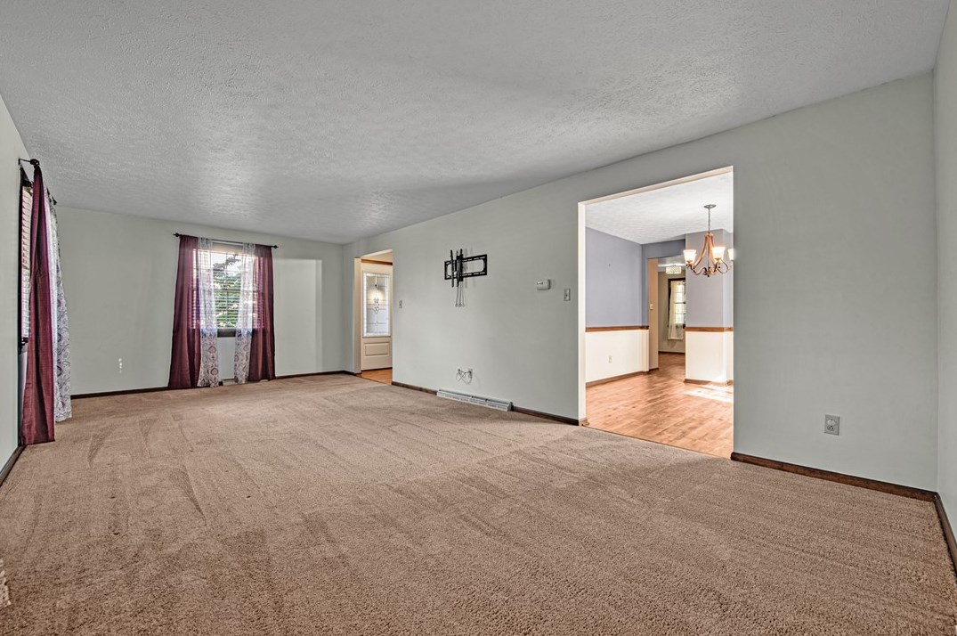 31 Brookdale Dr, Greensburg PA  15601-5856 exterior