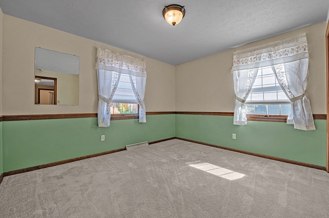 31 Brookdale Dr, Greensburg PA  15601-5856 exterior
