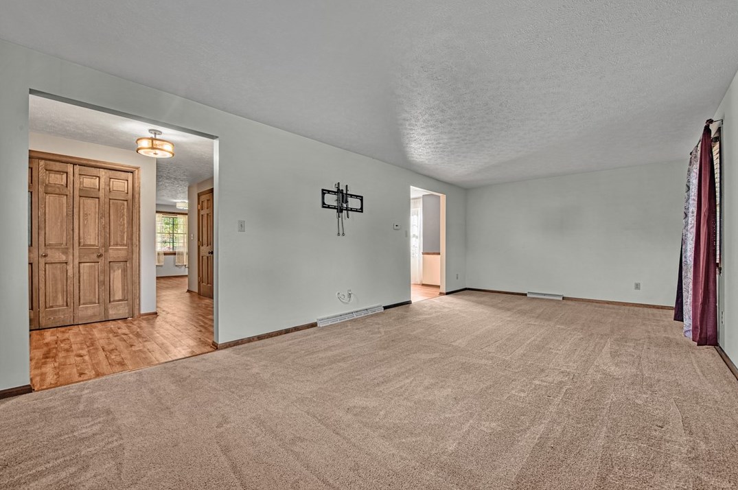 31 Brookdale Dr, Greensburg PA  15601-5856 exterior