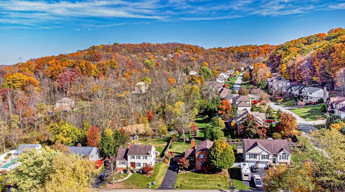 31 Brookdale Dr, Greensburg PA  15601-5856 exterior
