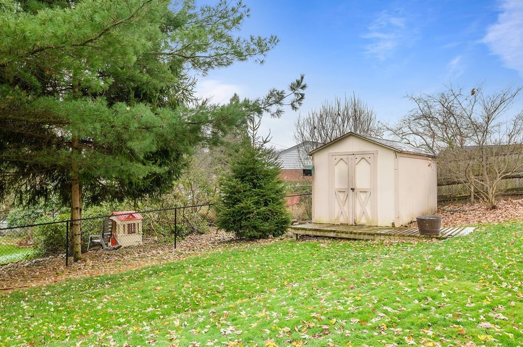 1430 Fernledge Dr, Allison Park PA  15101-4050 exterior