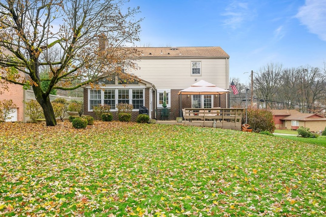 1430 Fernledge Dr, Allison Park PA  15101-4050 exterior