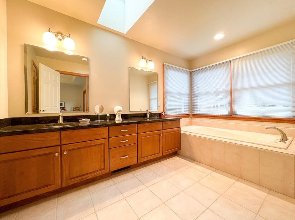 121 Heartland Dr, Butler PA 16001-2968 exterior