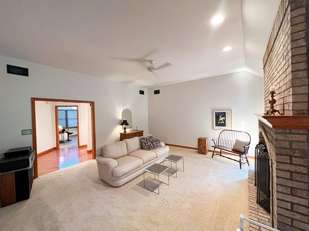 121 Heartland Dr, Butler PA 16001-2968 exterior