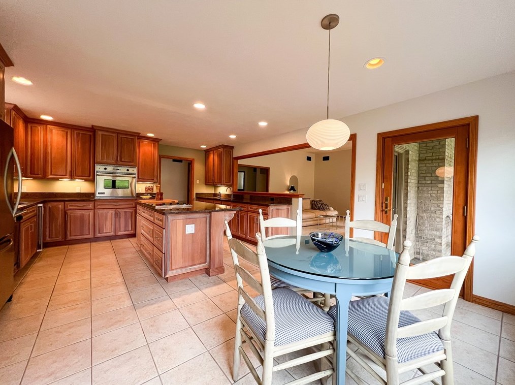 121 Heartland Dr, Butler PA 16001-2968 exterior