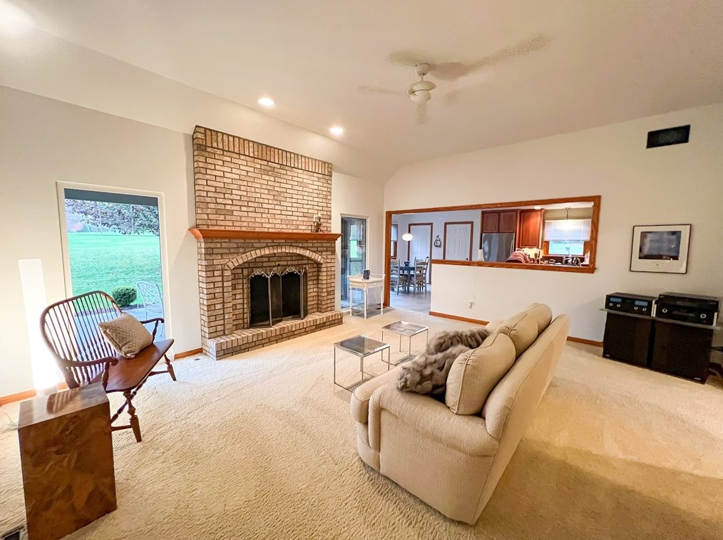 121 Heartland Dr, Butler PA 16001-2968 exterior