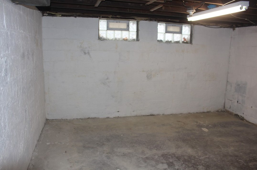 1810 Windover Ave, Ellwood City PA  16117-3445 exterior