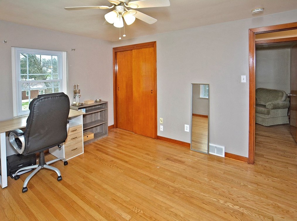 209 Willow Dr, Monroeville PA  15146-4552 exterior