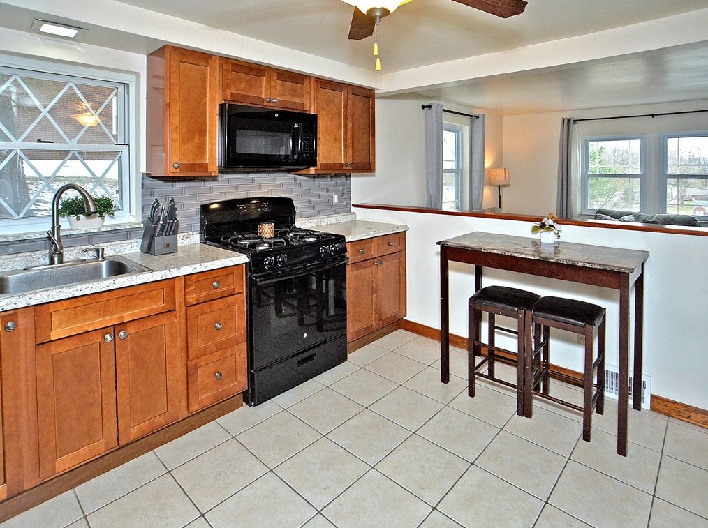 209 Willow Dr, Monroeville PA  15146-4552 exterior