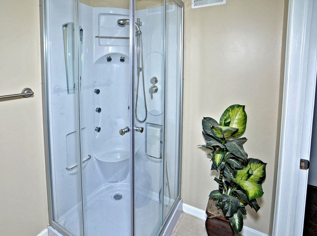 209 Willow Dr, Monroeville PA  15146-4552 exterior