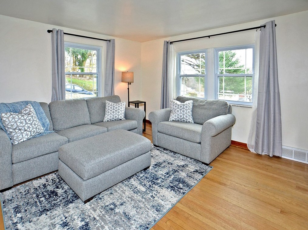 209 Willow Dr, Monroeville PA  15146-4552 exterior