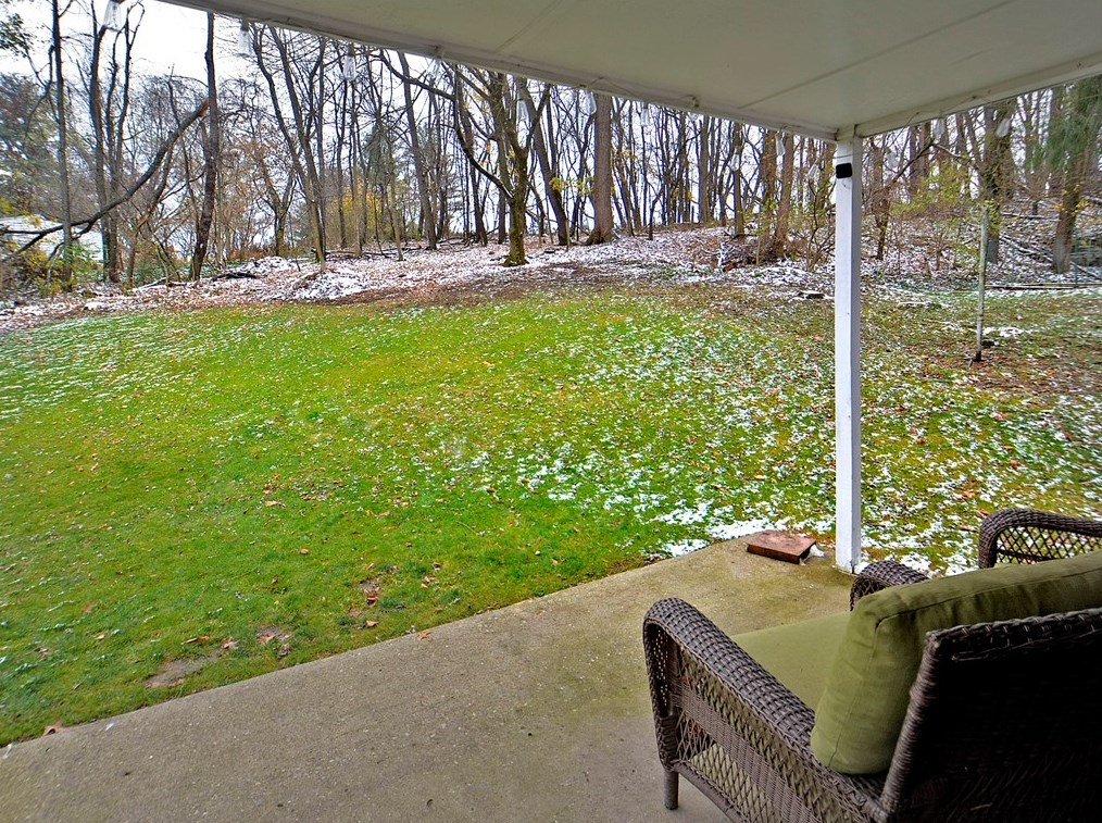 209 Willow Dr, Monroeville PA  15146-4552 exterior