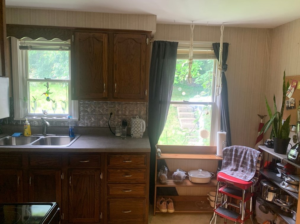 110 James St, North Versailles PA 15137-2021 exterior