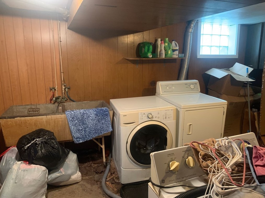 110 James St, North Versailles PA 15137-2021 exterior