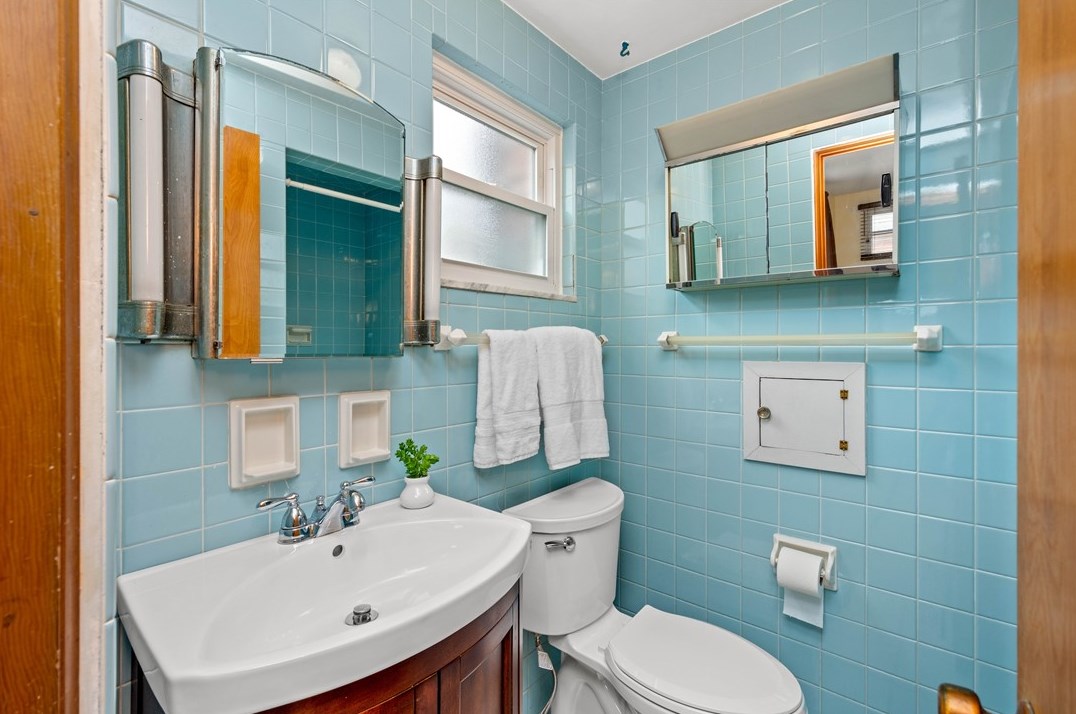 130 Maryland Dr, Collier Township PA  15106-1320 exterior