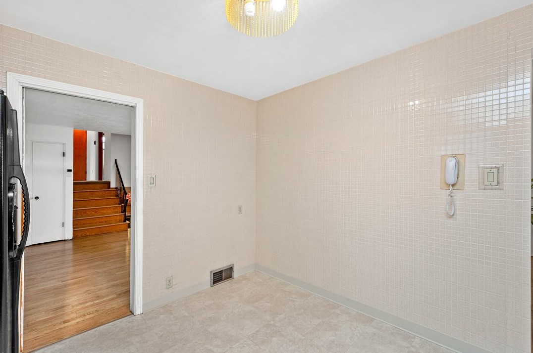 130 Maryland Dr, Collier Township PA  15106-1320 exterior