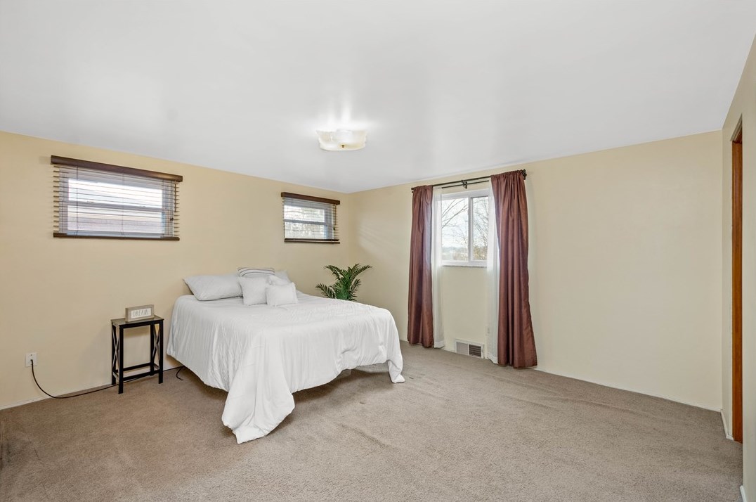 130 Maryland Dr, Collier Township PA  15106-1320 exterior