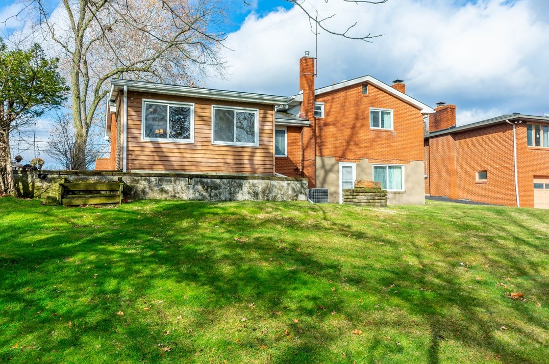 130 Maryland Dr, Collier Township PA  15106-1320 exterior