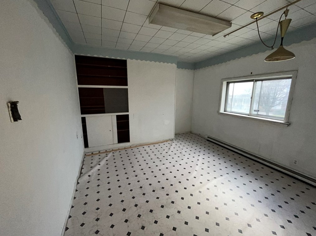 1056 Allison Ave, Washington PA  15301-2045 exterior
