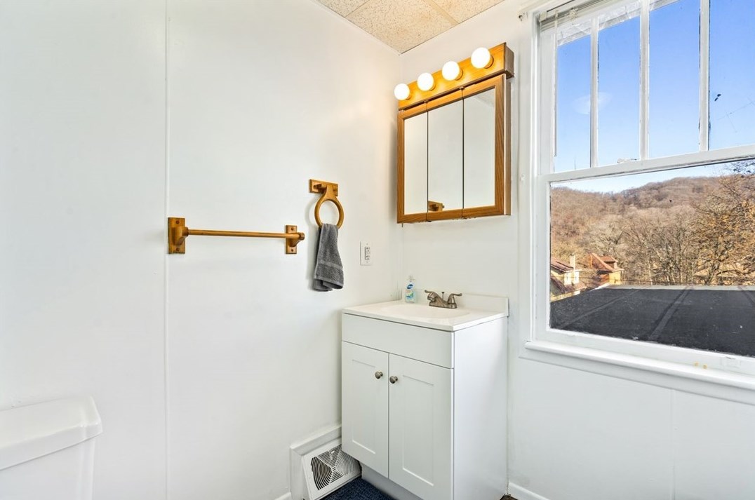 2226 7th Ave, Beaver Falls PA  15010-3717 exterior