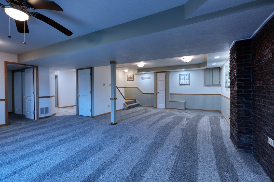 345 Hutter Ave, Ellwood City PA  16117-3423 exterior