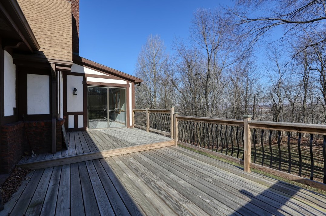 345 Hutter Ave, Ellwood City PA  16117-3423 exterior