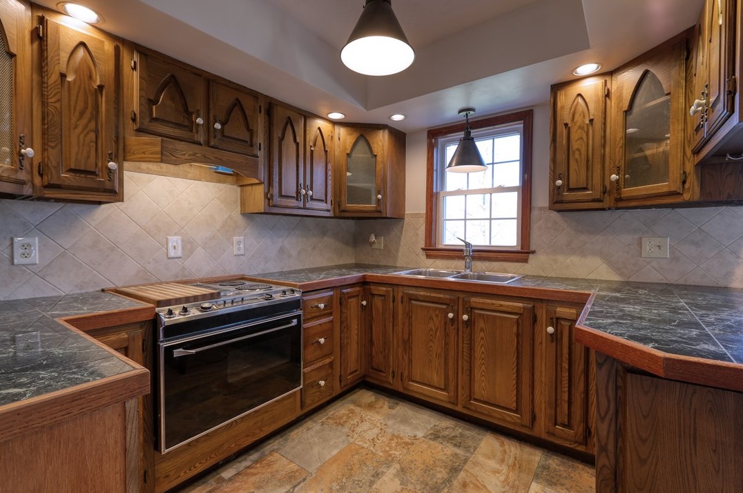 345 Hutter Ave, Ellwood City PA  16117-3423 exterior