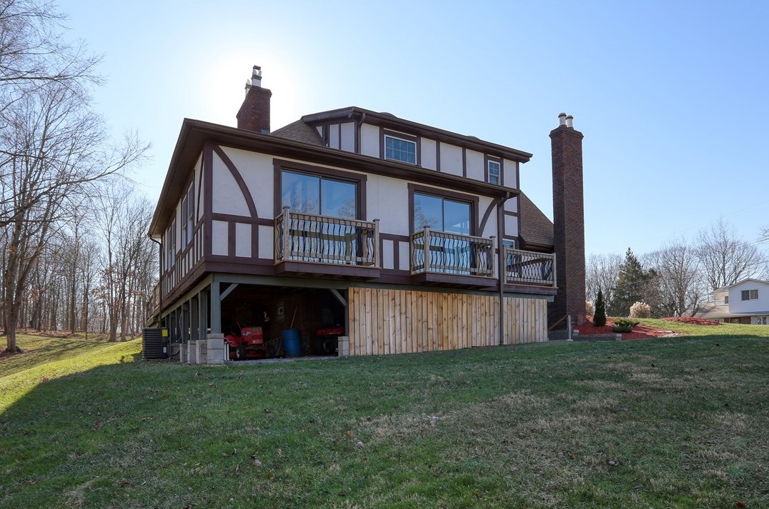 345 Hutter Ave, Ellwood City PA  16117-3423 exterior