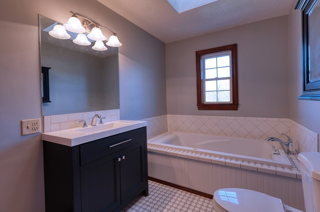 345 Hutter Ave, Ellwood City PA  16117-3423 exterior