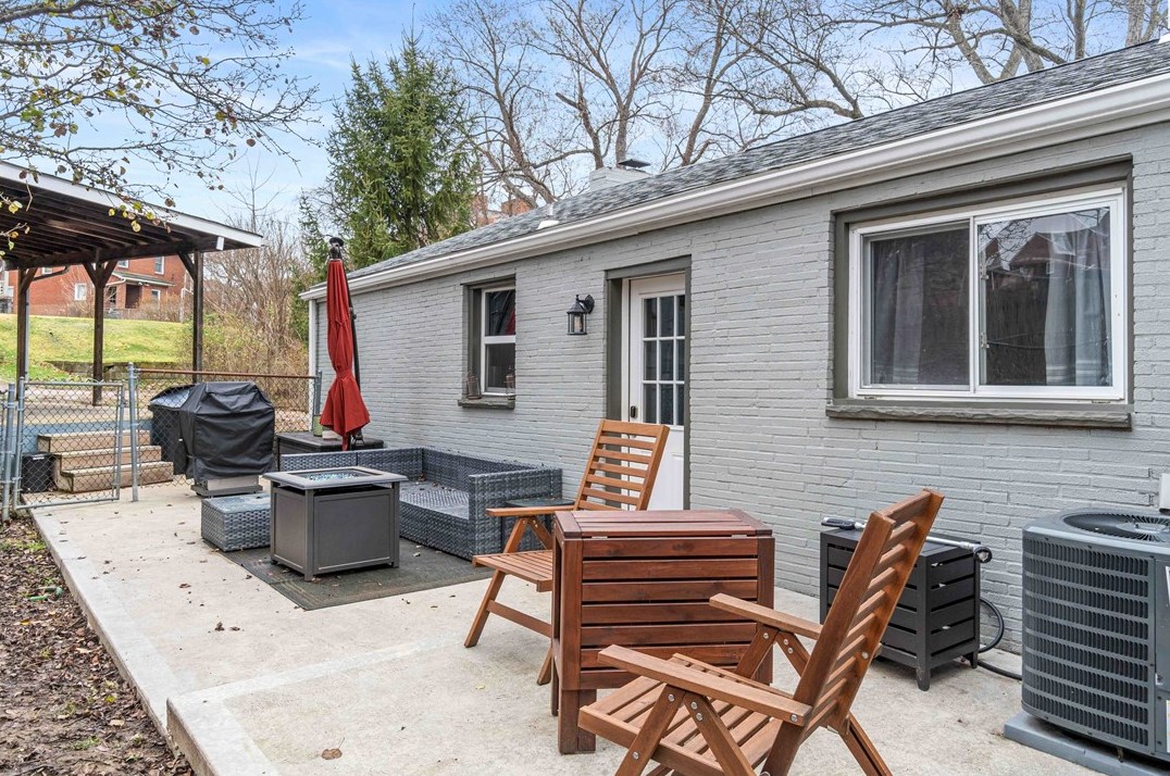 1054 Grandview Ave, Bridgeville PA  15017-2249 exterior