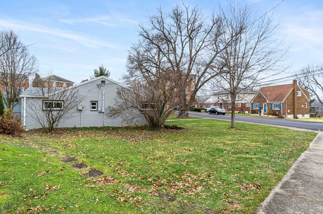 1054 Grandview Ave, Bridgeville PA  15017-2249 exterior