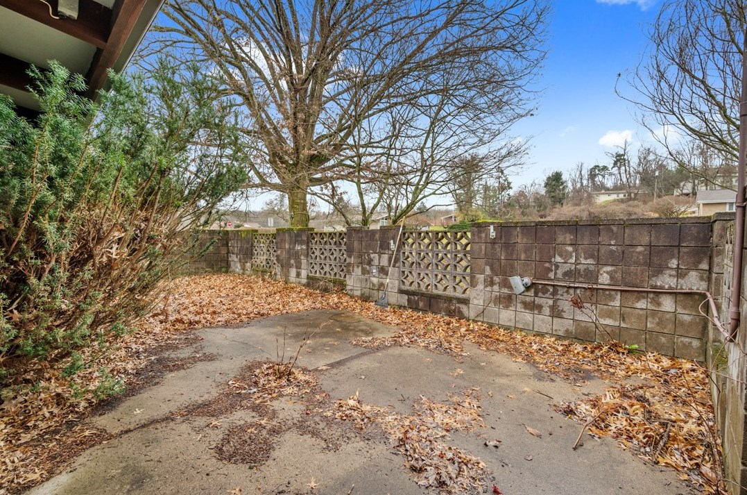 1577 Parkview Dr, Allison Park PA  15101-1727 exterior