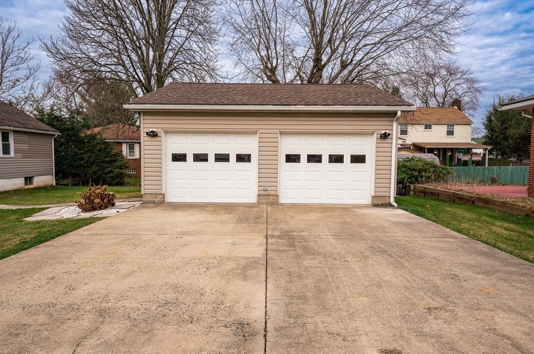 657 Virginia Ave, Indiana PA  15701-3154 exterior