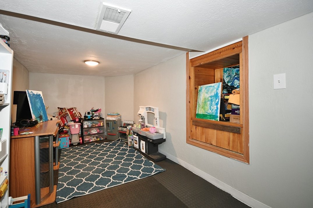 631 Ridge Ave, Collier Township PA  15106-2844 exterior