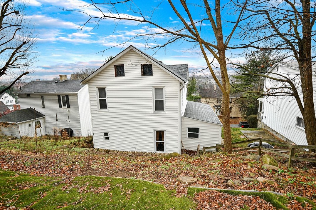 631 Ridge Ave, Collier Township PA  15106-2844 exterior